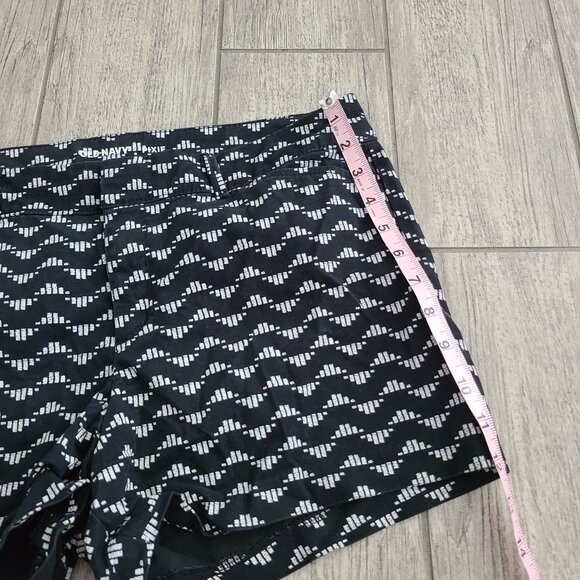Old Navy Pixie Shorts Black White Geometric Print Size 8 Regular - Picture 7 of 11